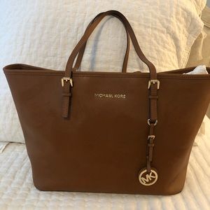 Michael Kors Large Jet Set Tote AND wallet